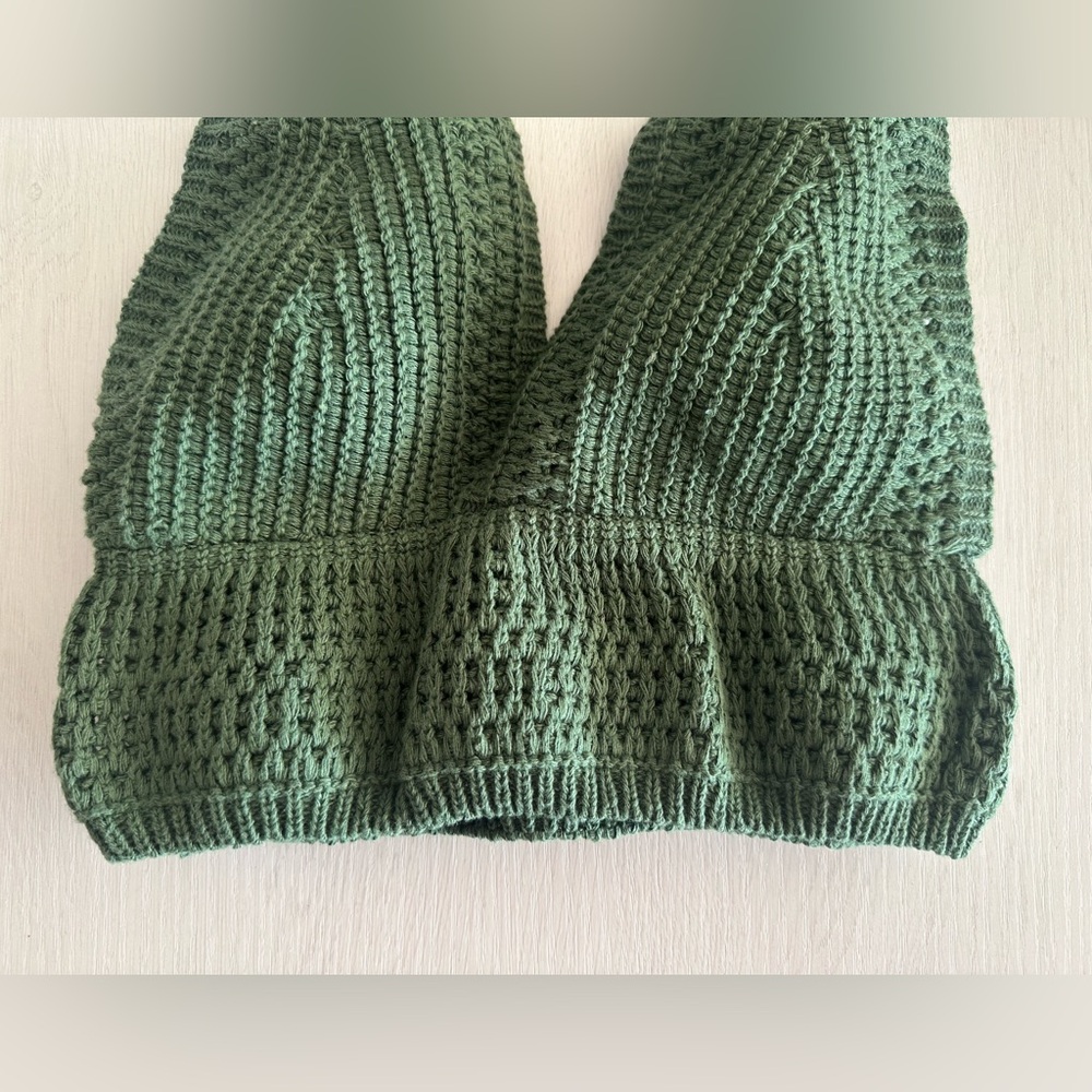 Alcott Green Cropped Crochet V-Neck Top - size UN/M - Picture 4 of 8